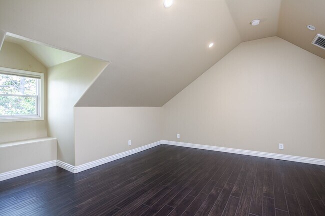Building Photo - AVAILABLE NOW: Beautifully Remodeled Historic Victorian – 3 Bed / 3 Bath