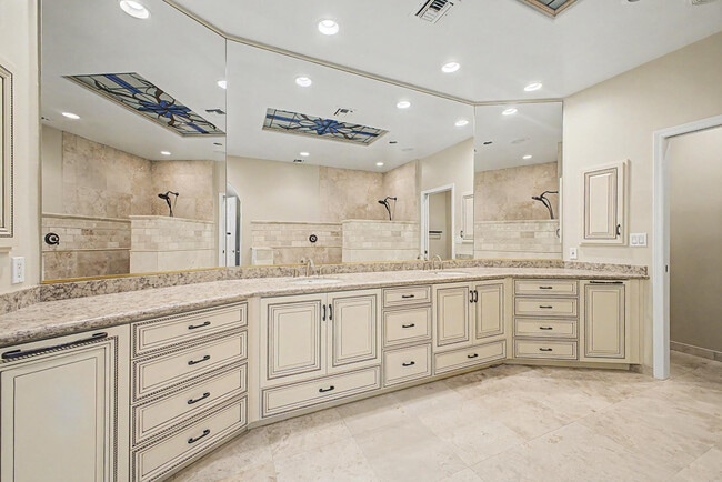 Building Photo - 8407 E Del Camino Dr