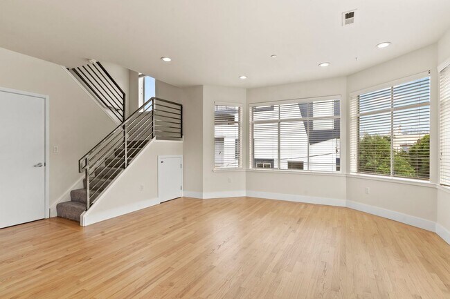 Building Photo - Lovely 2 Bed, 1.5 Bi-Level Hayes Valley Co...