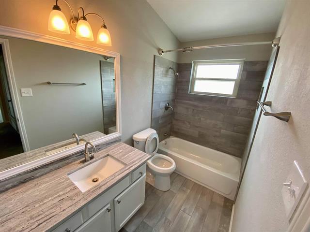 Building Photo - 6205 Fernwood Dr