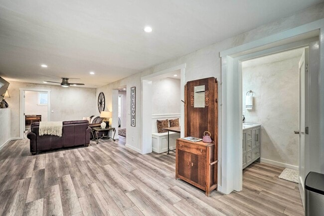 Building Photo - 303 Glenwood Rd