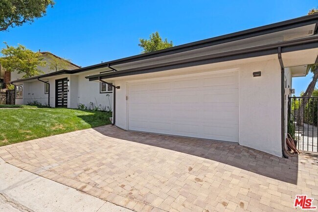 Building Photo - 1256 Stradella Rd