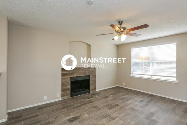 Building Photo - 4 Bedroom Pet-Friendly Home in Glenn Heights, TX with Main Street Renewal