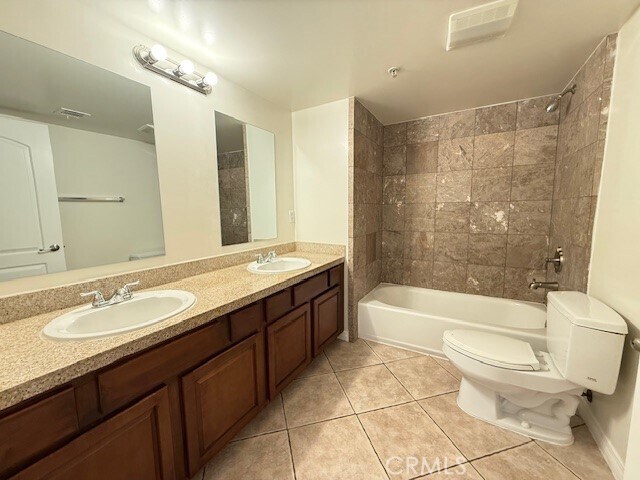 Building Photo - 13525 Vanowen St