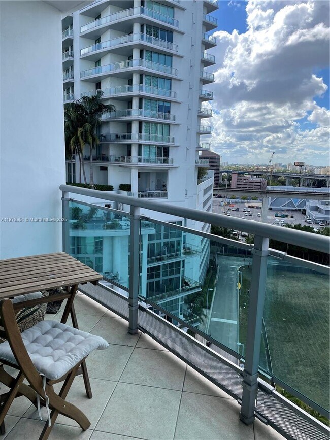 Building Photo - 350 S Miami Ave