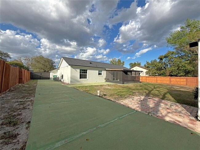 Building Photo - 1384 Valhalla St