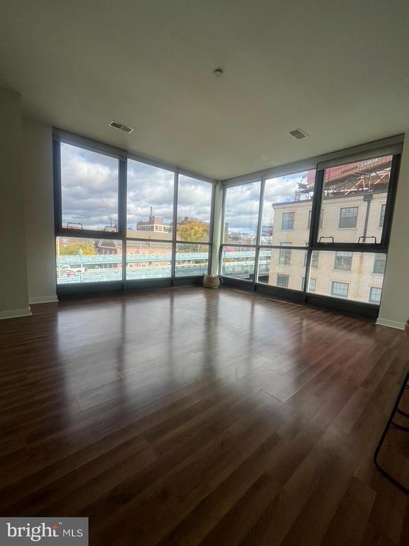 Building Photo - 401 Race St