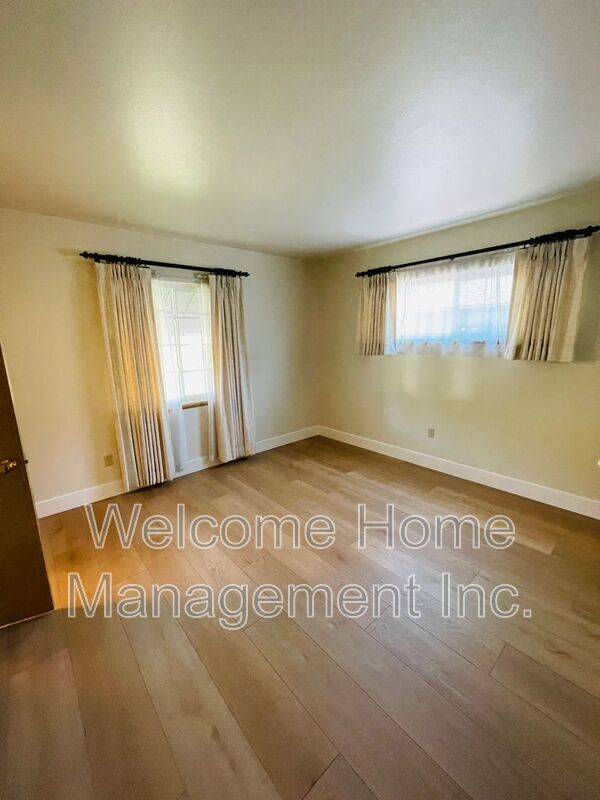 Building Photo - 3945 Euclid Ave