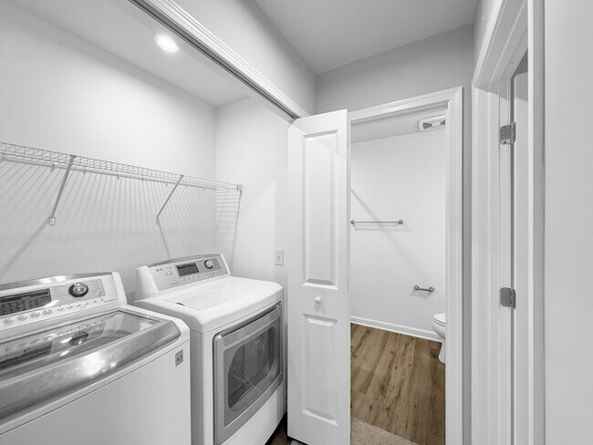 Building Photo - Pet-Friendly 3 Bedroom, 2.5 Bath Home for Rent in Cuyahoga Falls – Spacious & Charming!