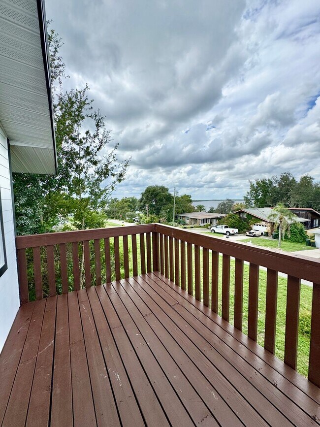 Building Photo - Downtown Clermont - Beautifully Renovated 2-Bed/1-Bath Upstairs Unit with Stunning Lake Minneola ...