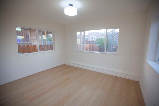 Building Photo - 938 Huron Ave