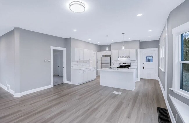 Kitchen & Dining Room - 1719 E Empire Ave