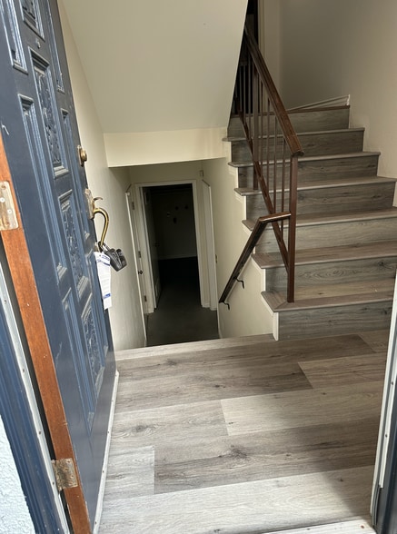 Building Photo - 2115 Carnegie Ln