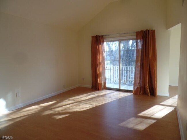 Building Photo - 57 Waugh Ct