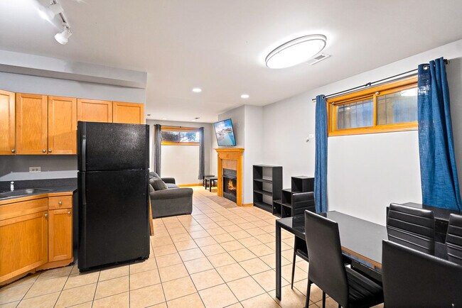 Building Photo - 5848 S Prairie Ave