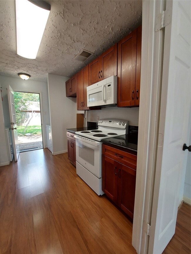 Building Photo - 3807 Quiet Pl Dr