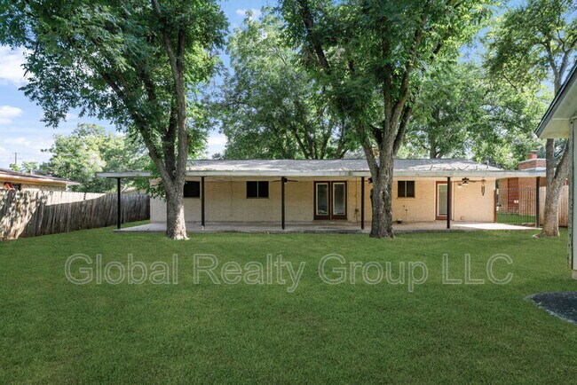 Building Photo - 138 Bobolink Dr