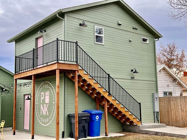 Building Photo - 609 E 5th St