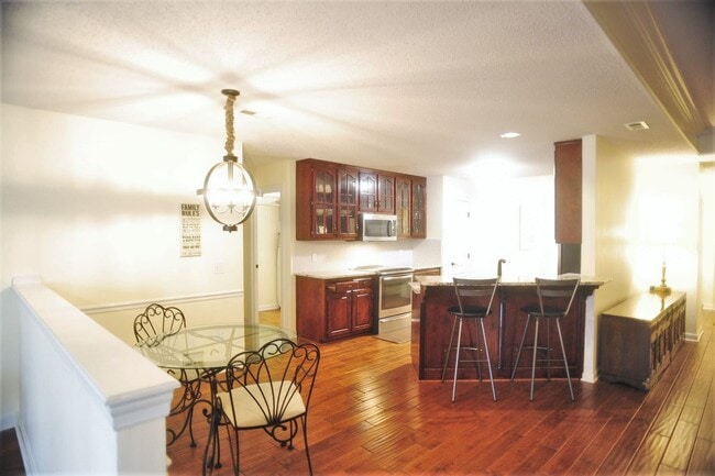 Building Photo - Updated Stunner