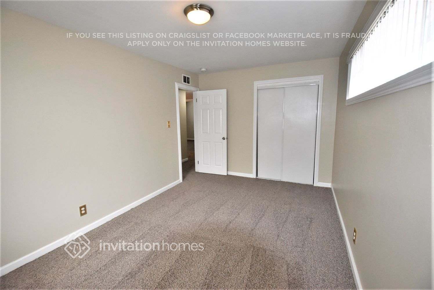 Building Photo - 835 E Claude St