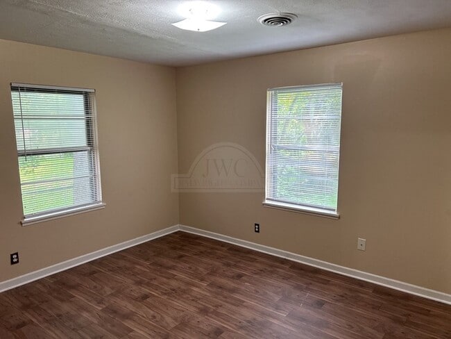 Building Photo - 505 Cardinal Ave