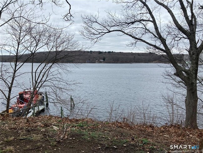 Building Photo - 12 Bluff Rd W