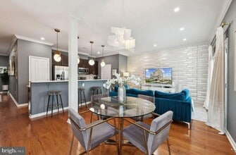 Building Photo - 401 Woodcrest Dr SE