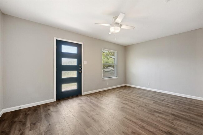 Building Photo - 2303 Metcalfe Rd