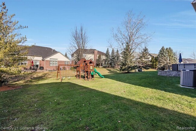 Building Photo - 41656 Steinbeck Glen