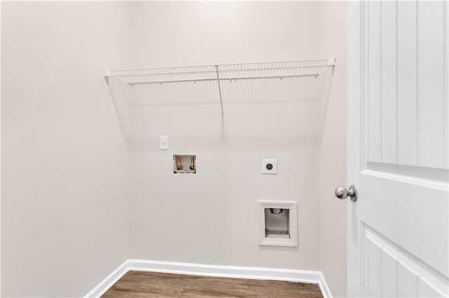 Building Photo - 4488 Ravenwood Dr