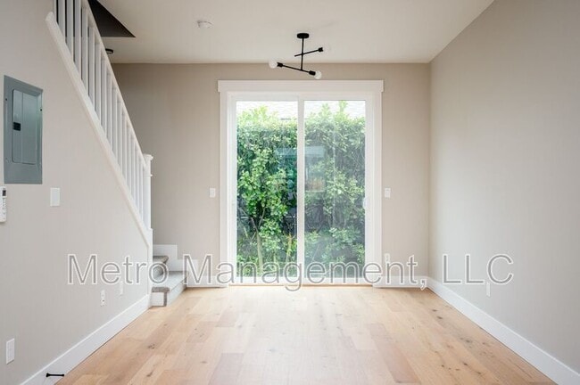 Building Photo - 3184 SE 62nd Ave