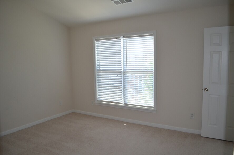 Bedroom 2 - 1371 Thornborough Dr
