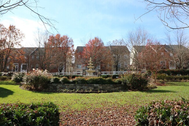 Building Photo - Spacious 2BD/2BA Condo with Balcony in Fountain Hills!