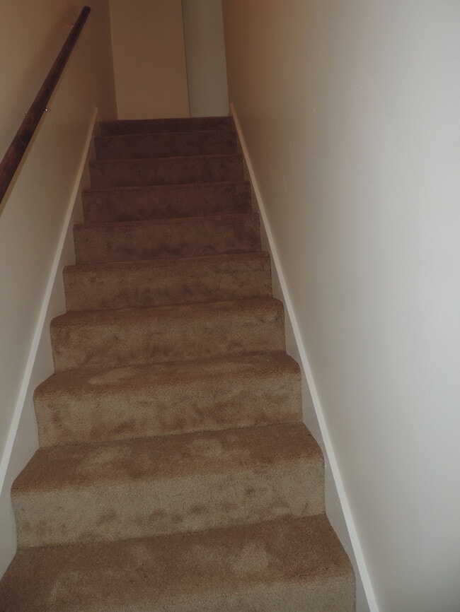 Building Photo - Remoldel Town Home