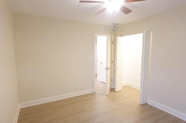 Building Photo - 3743 Country Club Ave