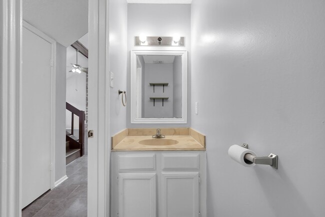 Building Photo - 35 Maywind Ct