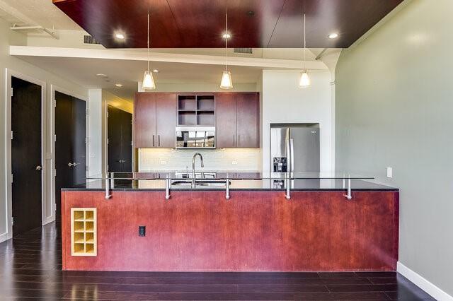 Building Photo - 2600 W 7th St