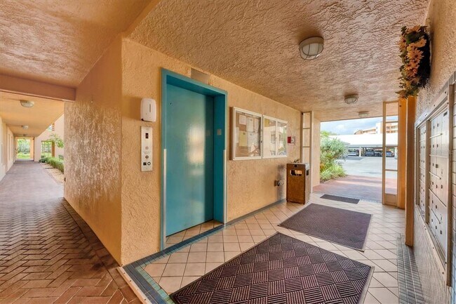 Building Photo - 4530 Pinebrook Cir