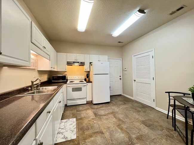 Building Photo - Beaver Creek 3 Bedroom/2 Bathroom Condo