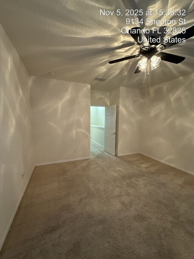 Building Photo - Beautiful Spacious 3 bed 2.5 bath Home in ...