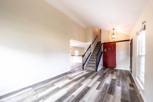 Building Photo - 135 Seton Creek Dr