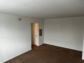 Building Photo - 6035 Palmetto St