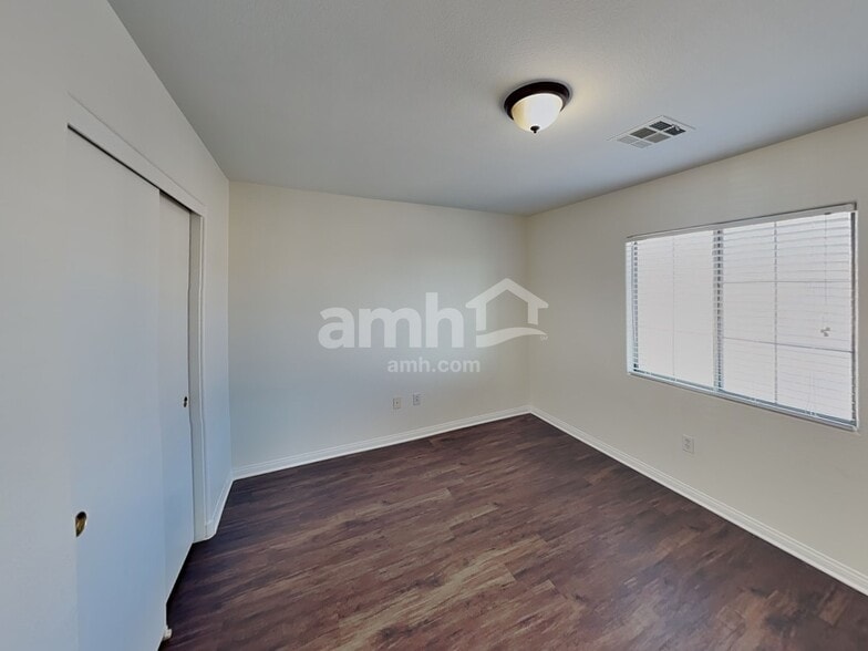 Building Photo - 5283 Railroad River Ave