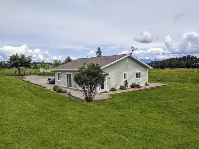 Building Photo - 179 Shelter Valley Dr