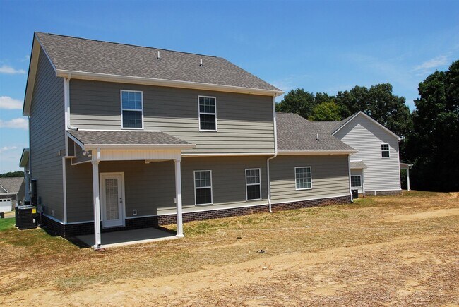 Building Photo - Fairview Station - Beautiful 4 / 2.5 - FENCED!