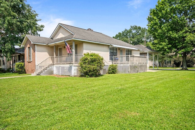 Building Photo - 553 Westhaven Blvd