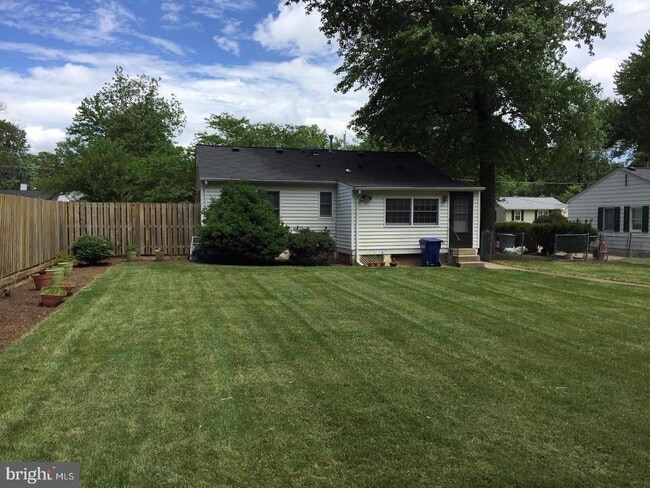 Building Photo - 3010 Strathmeade St