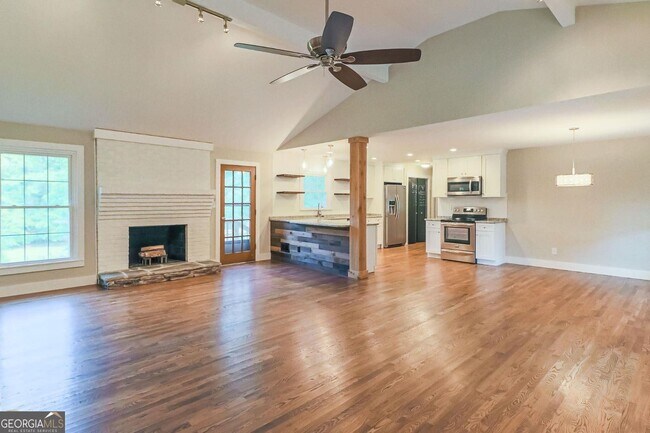 Building Photo - 99 Woodvalley Dr
