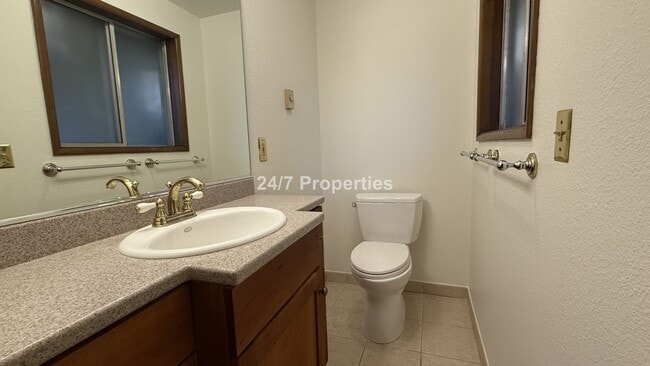 Building Photo - Cute 3 BD | 1.5 BA Home in Lake Oswego - Lake Access!