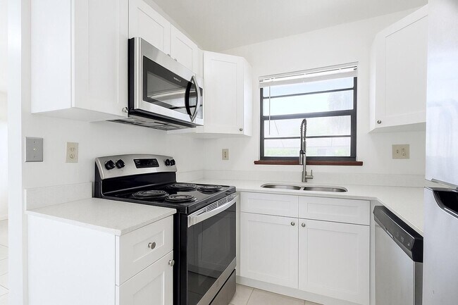 Building Photo - 1226 N Haverhill Rd